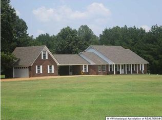 527 Country Club Rd, Senatobia, MS 38668