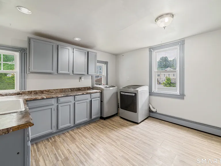 66 Pearl St — Photo 9