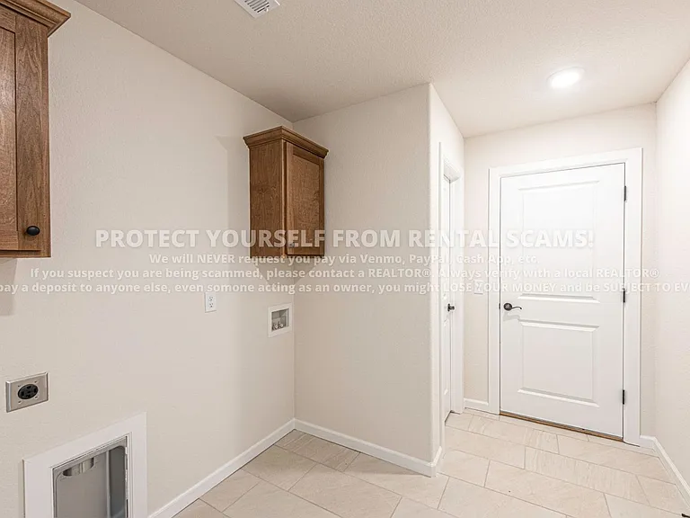 142 N Broyles Ave — Photo 15