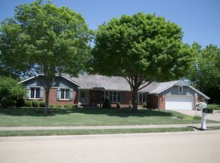 45 Maple Ridge Dr, Morton, IL 61550