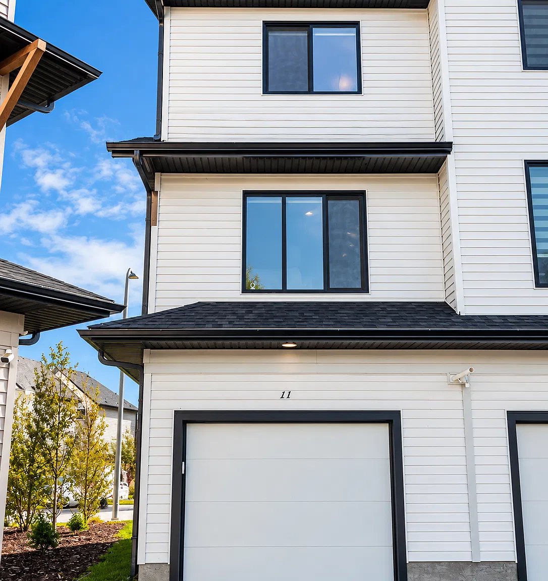 Modern 2 Bedroom + Den Townhouse in Secord | Single Garage | One Month Free Rent — Photo 3