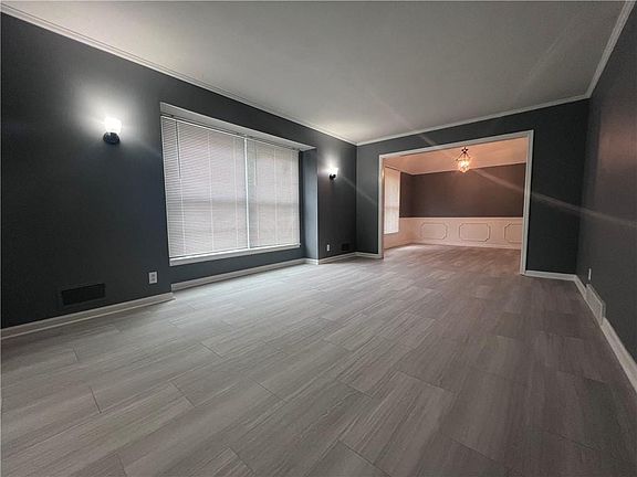 5th image of 9925 Farley Ln
