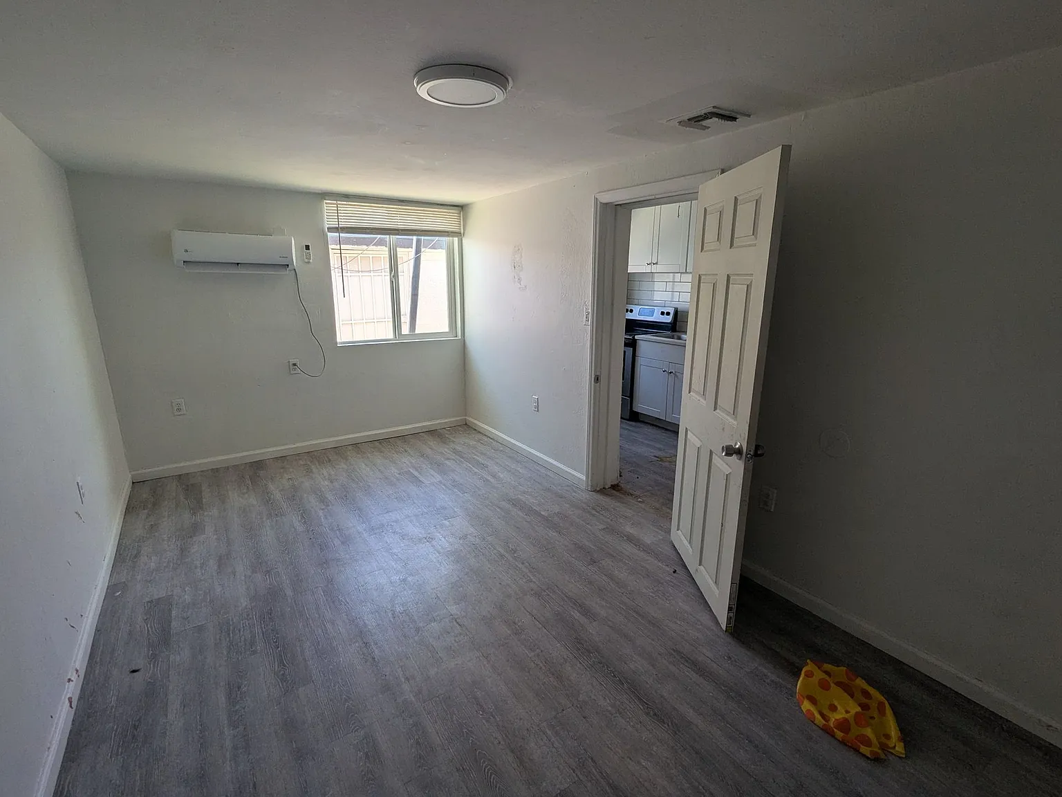 102 E Hatcher Rd — Photo 3