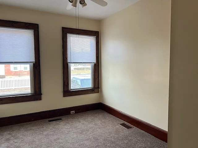 3 bed, 900 sqft, $1,200 — Photo 4