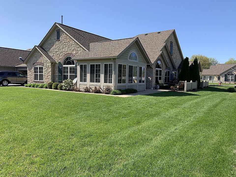 1st image of 131 Quarry Lakes Dr