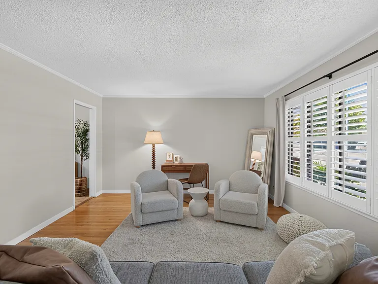 1106 Lake Home Dr — Photo 4