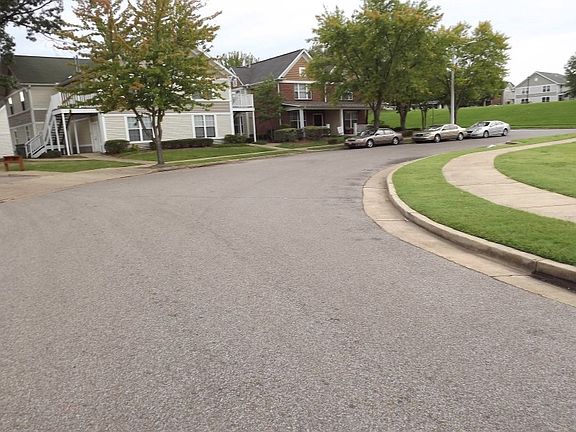 4th image of 916 Millers Bend Dr