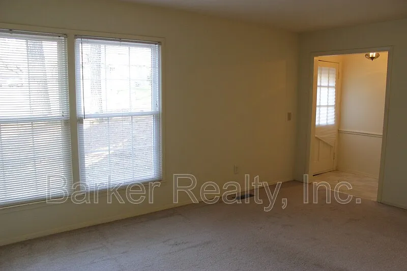 Building Photo - 405 Killington Dr