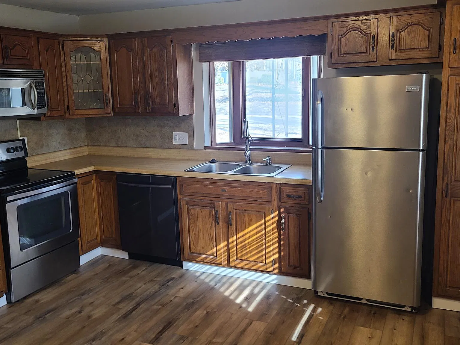 3 bed, 1078 sqft, $1,200 — Photo 3