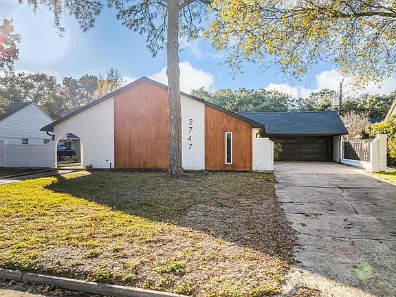 2nd image of 2747 Fontana Drive