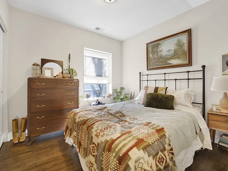 2442 N Kilbourn Ave #2 — Photo 9