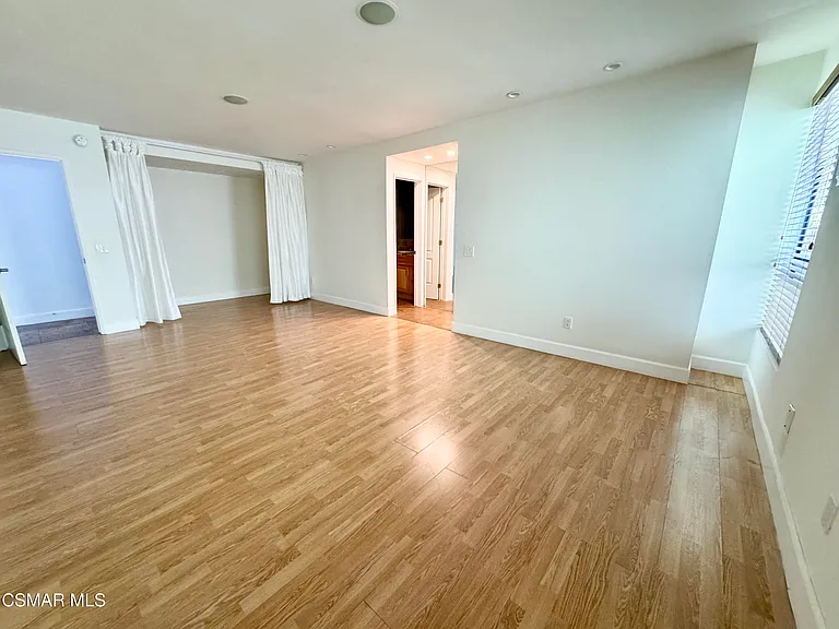 4506 Saugus Ave #11 — Photo 8