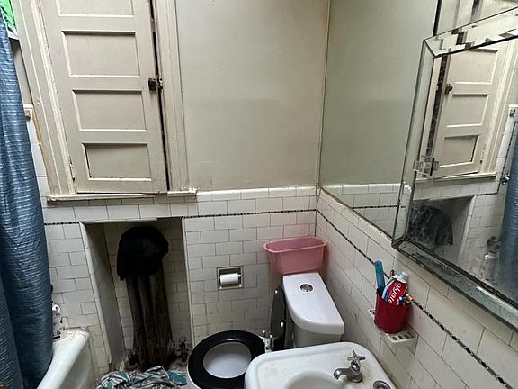 5th image of 4728 Loring St