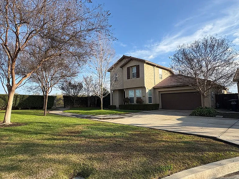 3310 N Tilden Ct — Photo 2