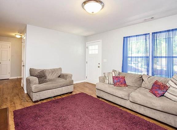 2nd image of 230 Brackleigh Ln