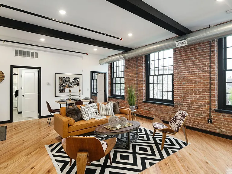 345 Walnut St — Photo 7