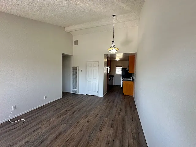 Building Photo - 1108 Molino Ave #8