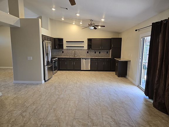 2nd image of 927 Stratford Way
