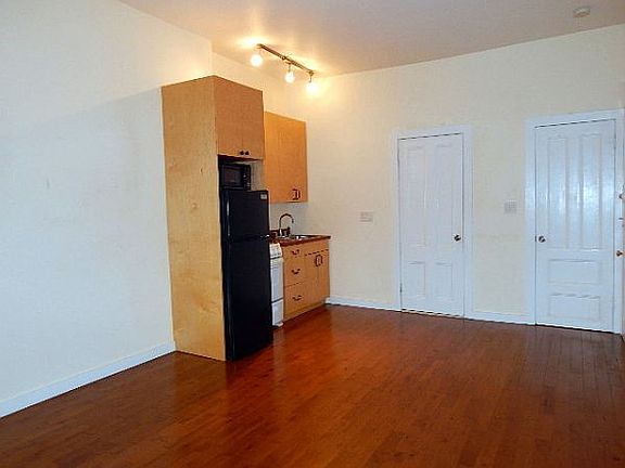 3rd image of 140 W 75th St APT 17