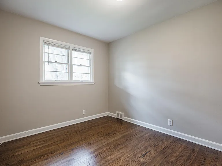 W170N8758 Edgewood Pl — Photo 17