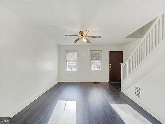 3rd image of 1133 Clover Ln