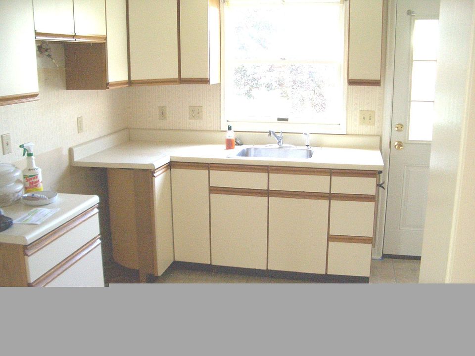 Eat-in Kitchen