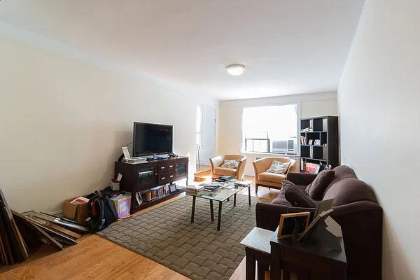 Rented by Waldstar Real Estate LLC | media 34