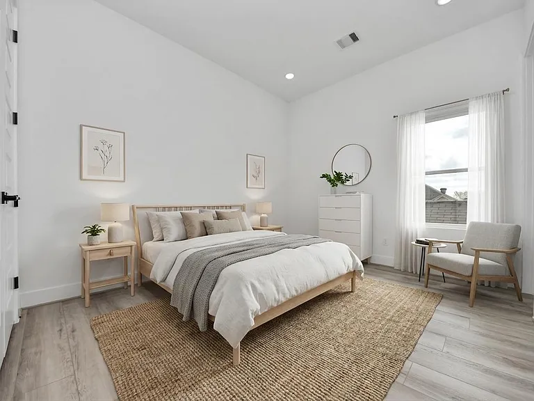 2408 Lorraine St — Photo 35