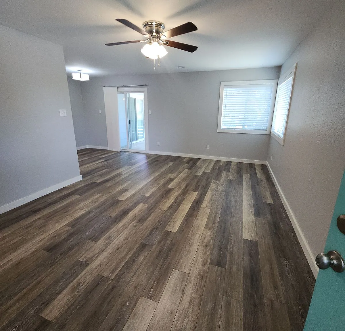 3 bed, 1100 sqft, $1,200 — Photo 3