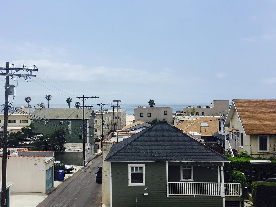 View to the ocean from the roof deck