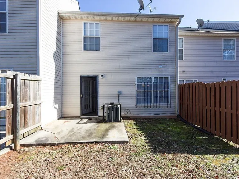 138 Blake Ave — Photo 15