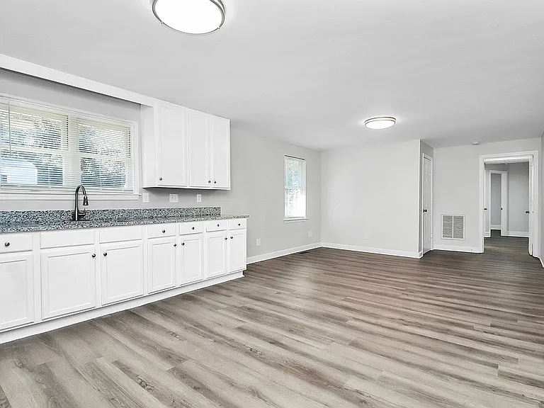 2429 Marlowe Ave — Photo 6