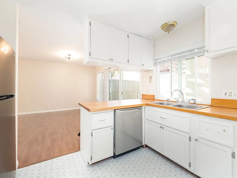 10536 Greenford Dr — Photo 9