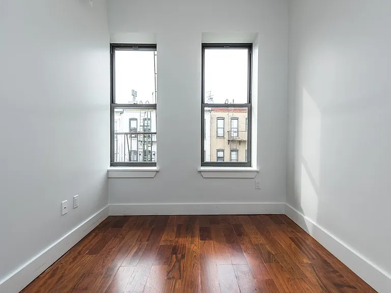 1863 Putnam Ave #2R — Photo 5