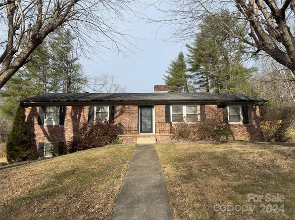 2 Crestview Ct, Arden, NC 28704