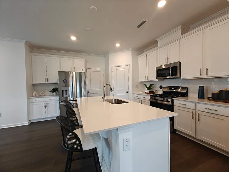 709 Painted Daisy Ln — Photo 43