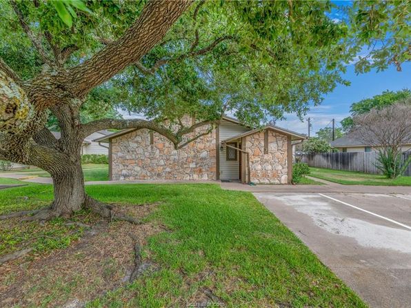 2323 De Lee St APT 28