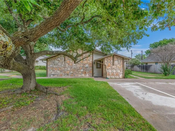 2323 De Lee St APT 28, Bryan, TX 77802