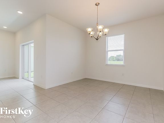 4th image of 612 Crown Rose Dr