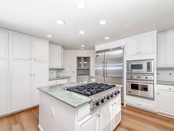 3rd image of 394 Live Oak Dr