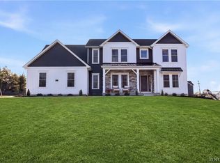 14 Blue Heron Dr, Orchard Park, NY 14127