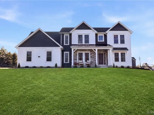 14 Blue Heron Dr, Orchard Park, NY 14127