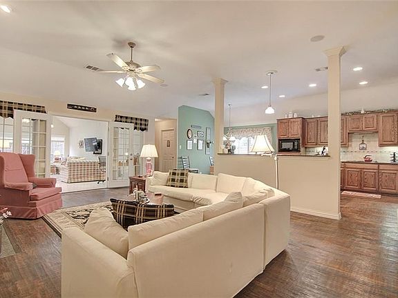 3rd image of 5720 Sweetbriar Dr