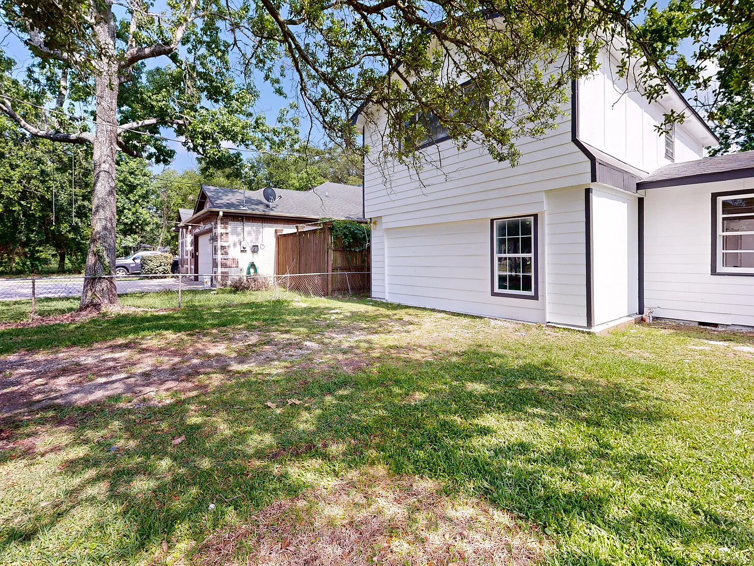 6 bed, 2500 sqft, $850 — Photo 2