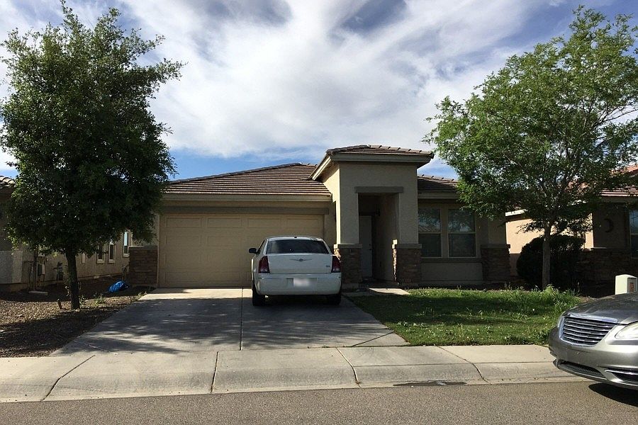 1st image of 889 E Leslie Ave