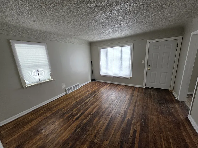 8461 Plainview Ave — Photo 31
