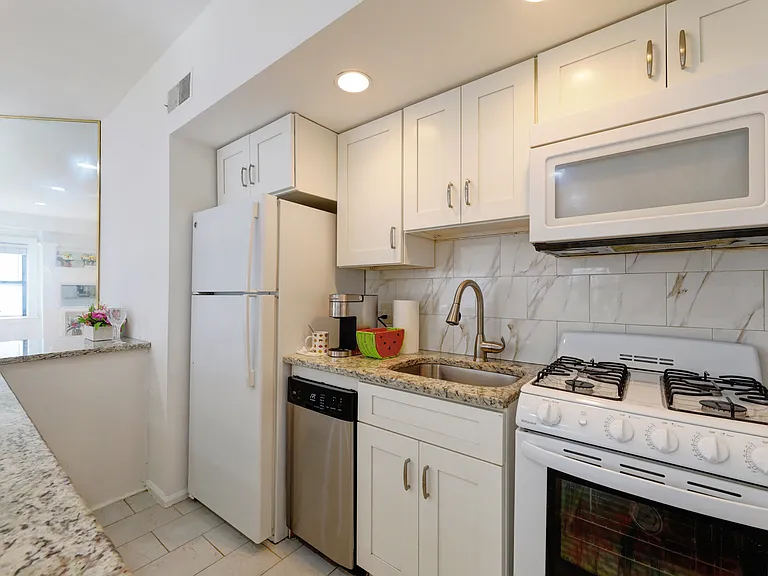 22 Engle St #17 — Photo 19