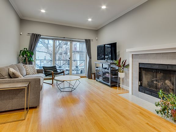 2nd image of 2029 W Saint Paul Ave #1E