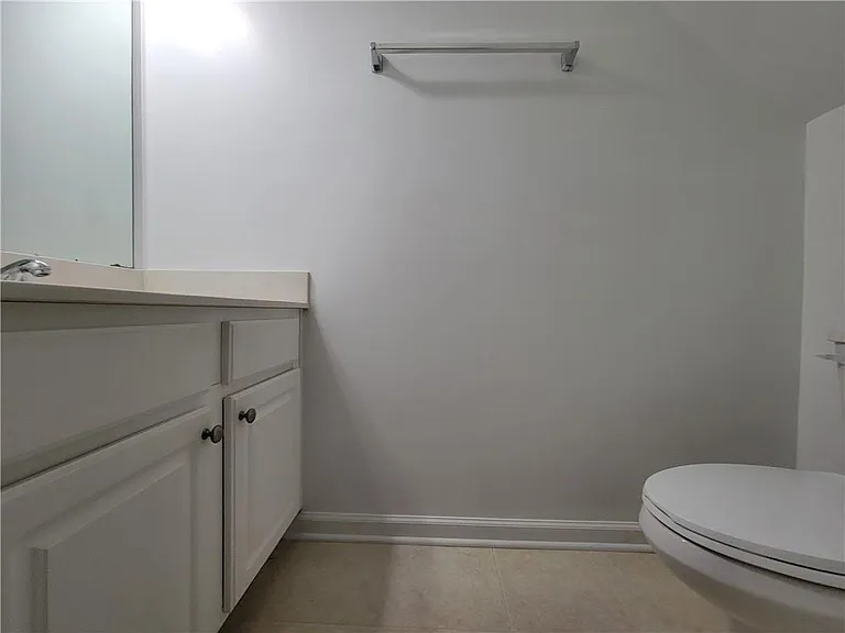 2448 Fairlie Dr — Photo 11