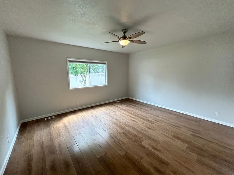 562 N Paddington Pl — Photo 17